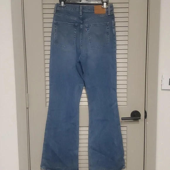 Levi's Premium 100% cotton Ribcage Flare Jeans - Picture 5 of 5